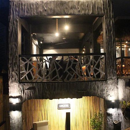 The Cavern Pod Hotel & Specialty Cafe El Nido Exterior photo