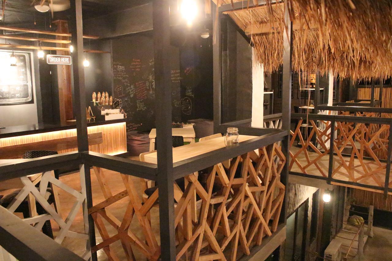 The Cavern Pod Hotel & Specialty Cafe El Nido Exterior photo